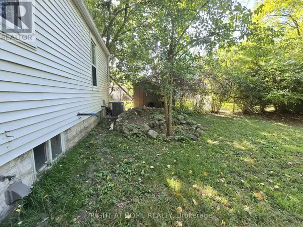 Windsor, ON N9A5K2,939 WELLINGTON STREET