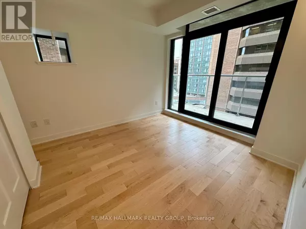 Ottawa, ON K1R0G1,340 QUEEN ST #701