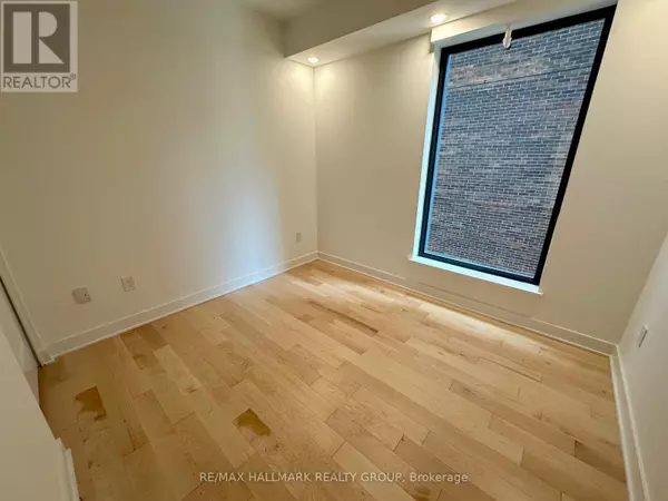 Ottawa, ON K1R0G1,340 QUEEN ST #701