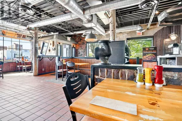 Ottawa, ON K1V8A9,2525 BANK STREET