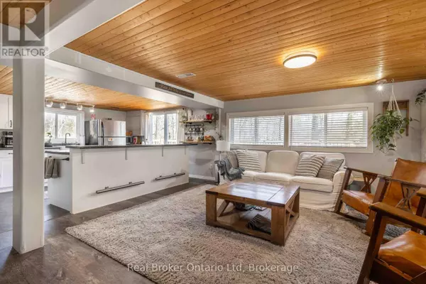 South Bruce Peninsula, ON N0H2T0,12 7TH AVENUE