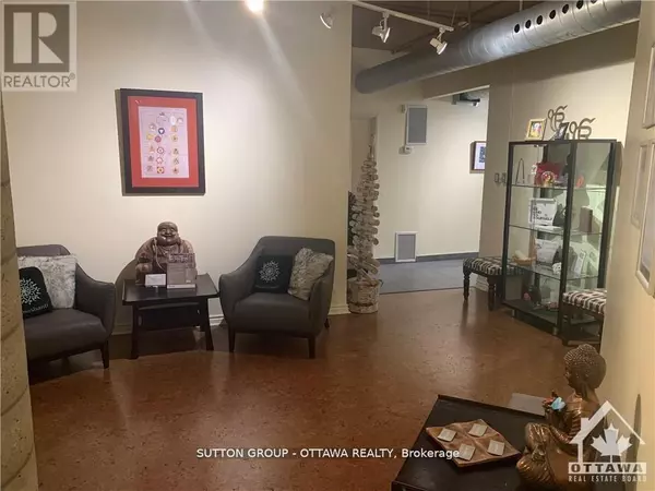 Ottawa, ON K1Y2V6,52 ARMSTRONG STREET W