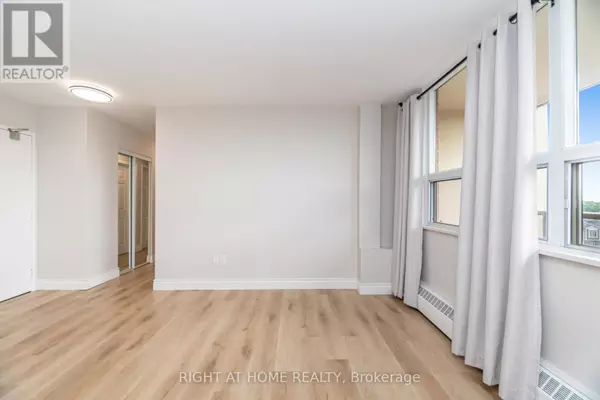 Hamilton (vincent), ON L8K5J5,15 Nicklaus DR #605