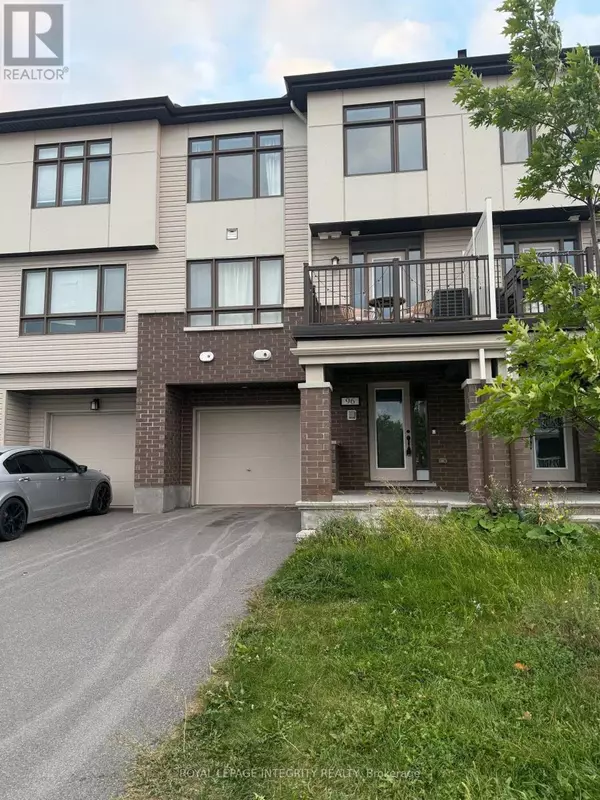 96 FEATHERTOP LANE N, Ottawa, ON K2S1E7