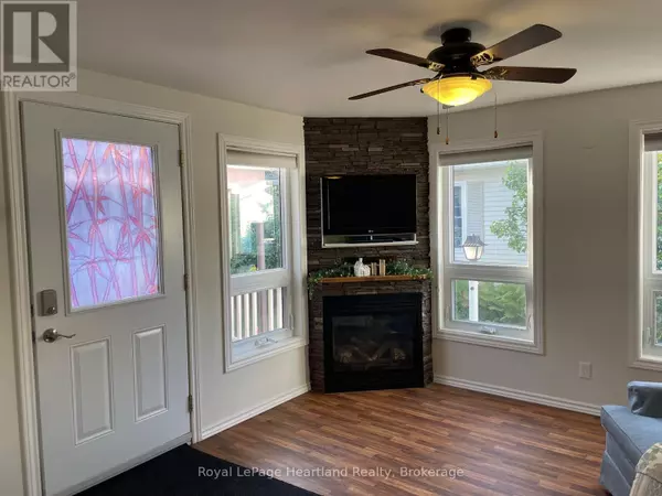 Ashfield-colborne-wawanosh (colborne), ON N7A3Y2,9 ALGONQUIN LANE