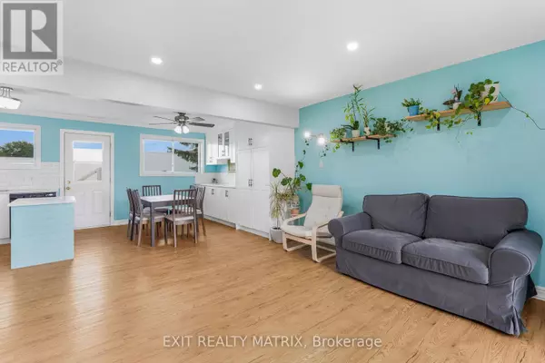 North Glengarry, ON K0C1A0,94 PEEL STREET E