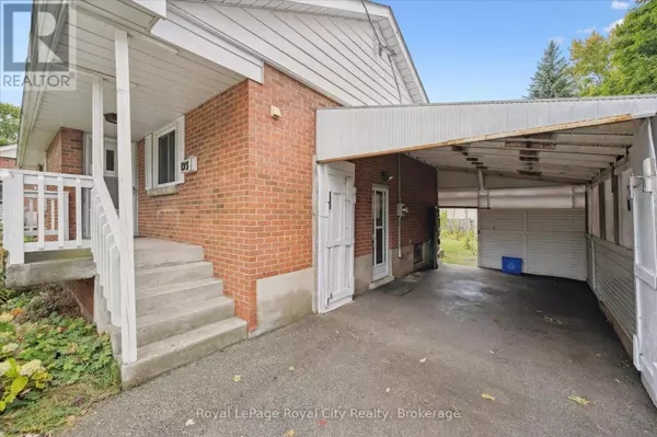 Guelph (dovercliffe Park/old University), ON N1G2H8,193 EDINBURGH ROAD S
