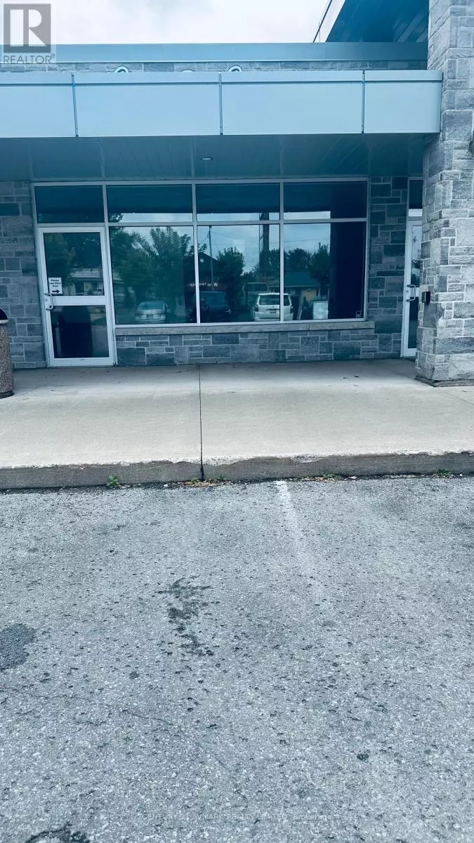 Niagara Falls (west Wood), ON L2H1H1,8040 Lundy's LN #3