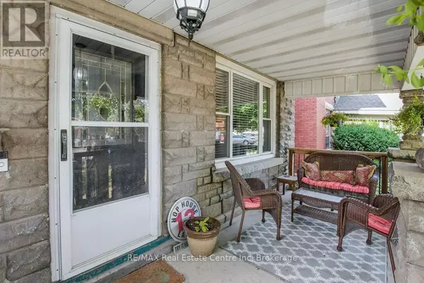 Guelph (junction/onward Willow), ON N1H3J4,207 WATERLOO AVENUE