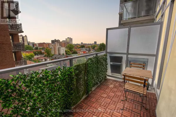 Ottawa, ON K1R0C5,255 BAY ST #808