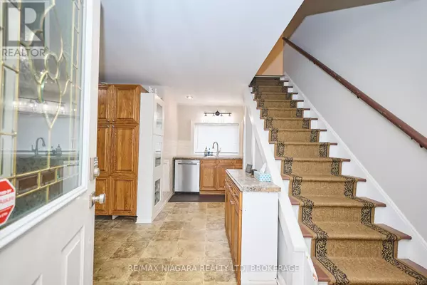 Fort Erie (crescent Park), ON L2A3A3,1444 LAKEHURST AVENUE