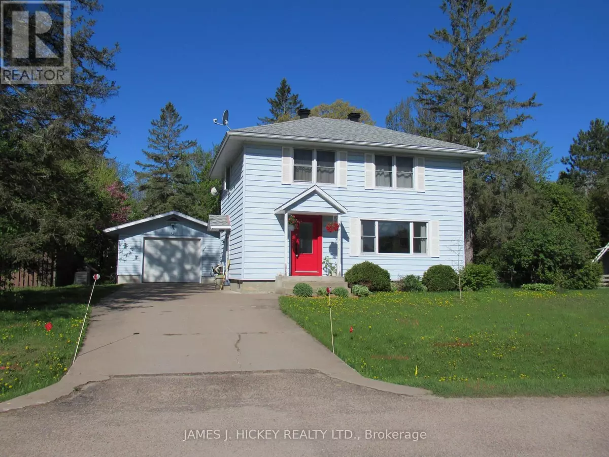 Deep River, ON K0J1P0,8 TWEEDSMUIR PLACE