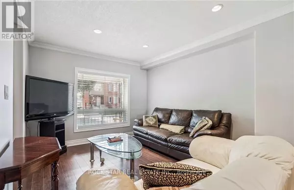 Hamilton (eastmount), ON L8V2R9,34 CLIFF AVENUE