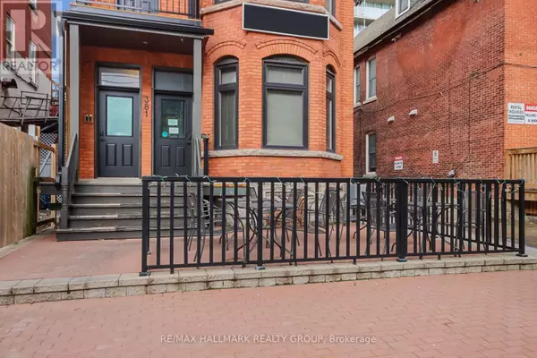 Ottawa, ON K2P0G8,381 Cooper ST #2
