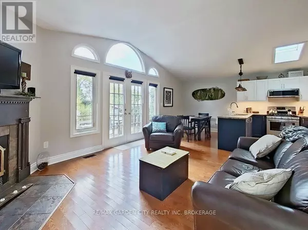 33 DUNDAS CRESCENT, St. Catharines (burleigh Hill), ON L2T1T4
