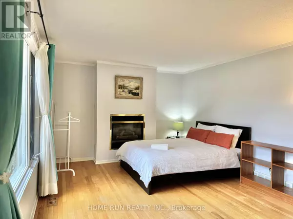 Ottawa, ON K1V7H4,685 FARMINGTON AVENUE