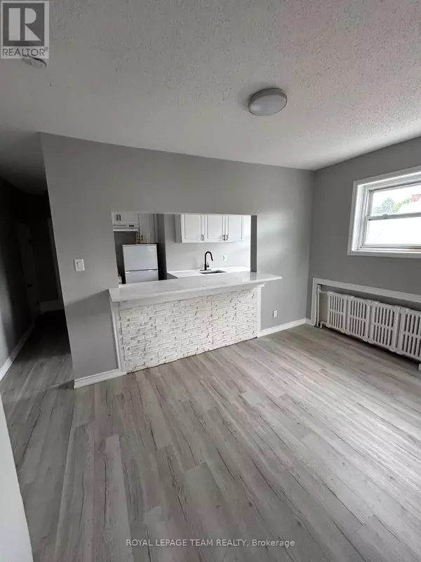 Ottawa, ON K1R6R6,883 Somerset ST West #6