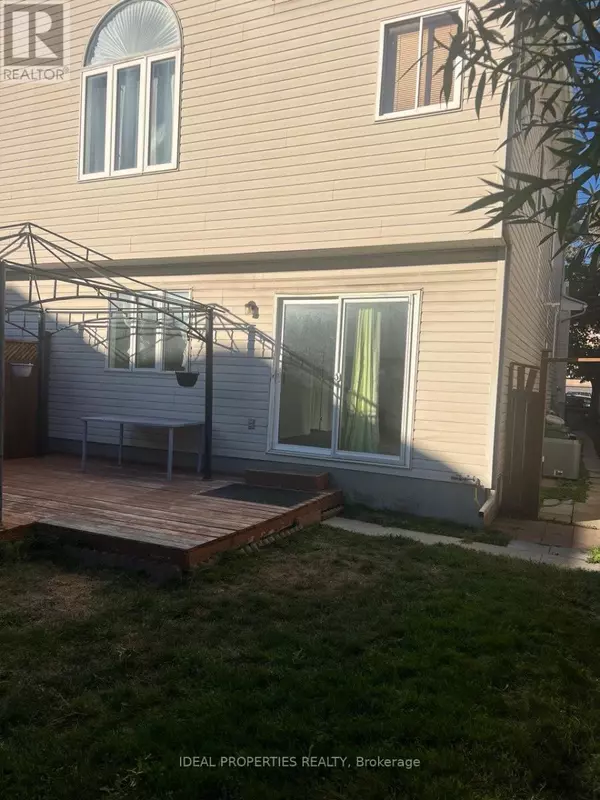 Ottawa, ON K2L4G9,19 Castle Glen CRES #B