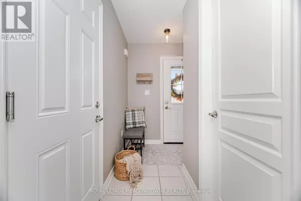 Niagara Falls (forestview), ON L2H0L9,6338 SHAPTON CRESCENT