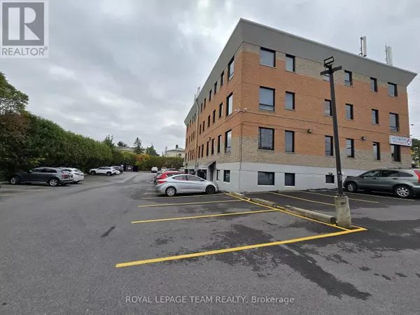 Ottawa, ON K2G1W2,1637 WOODROFFE AVE #203