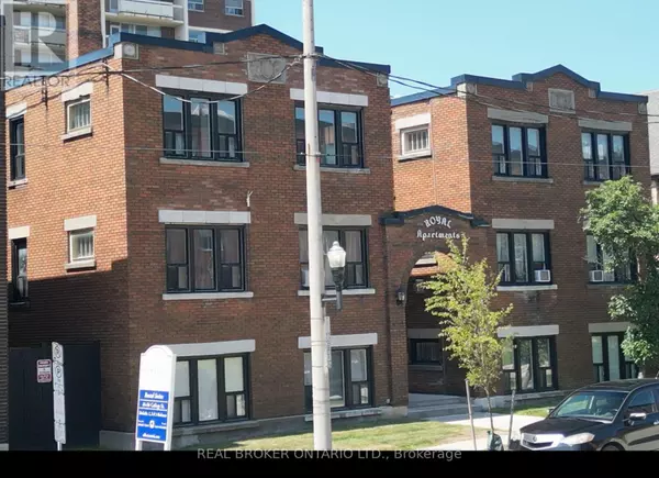 Kitchener, ON N2H5A1,46 COLLEGE STREET