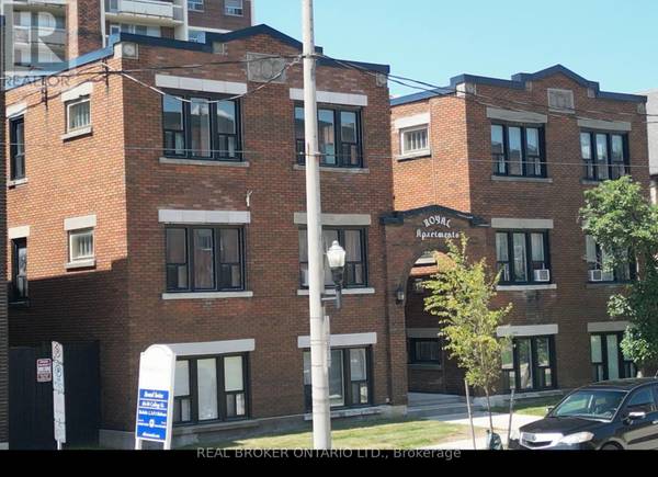 Kitchener, ON N2H5A1,46 COLLEGE STREET