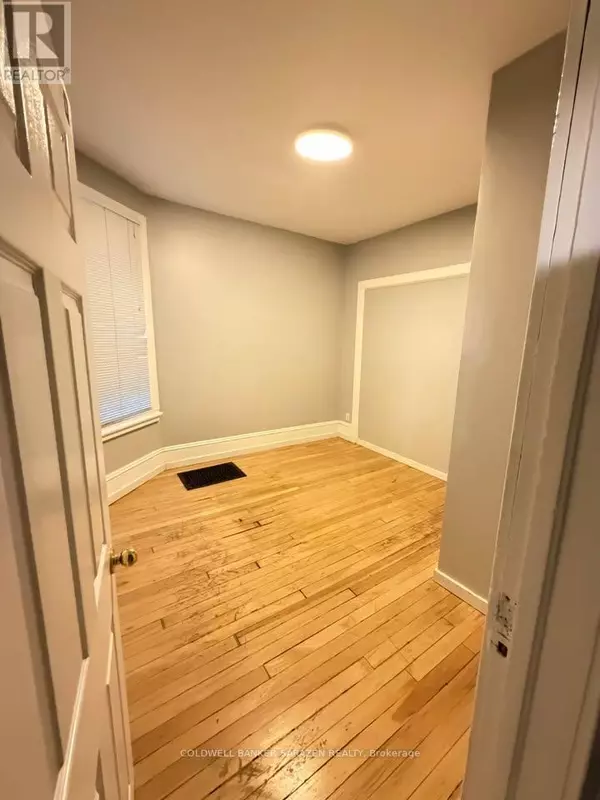 Ottawa, ON K1N7P5,103 HENDERSON AVE #1