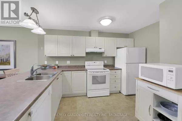 Pelham (fonthill), ON L0S1E4,176 BECKETT CRESCENT