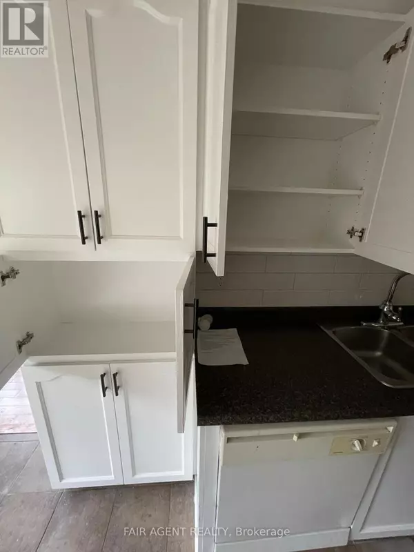 Ottawa, ON K2J4B2,35 WILLWOOD CRESCENT