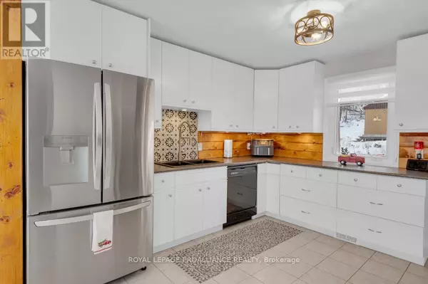 Addington Highlands (addington Highlands), ON K0H1K0,17206 HIGHWAY 41