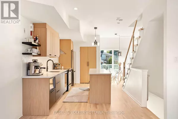 Ottawa, ON K1Y1R7,4 Sherbrooke AVE #2