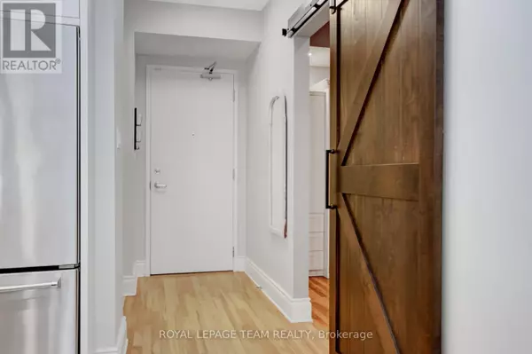 Ottawa, ON K2P1A6,400 Mcleod ST #102