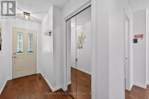 Hamilton (stoney Creek), ON L8G4L4,19 SALINA PLACE