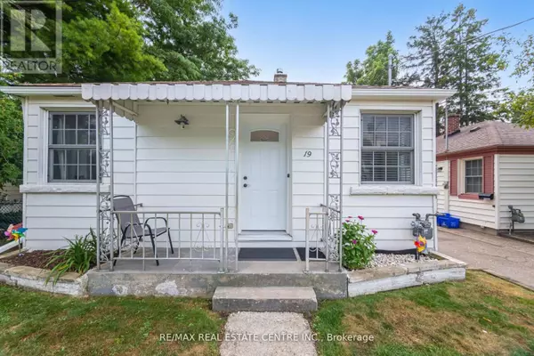 Kitchener, ON N2M3H1,19 SENECA DRIVE