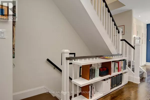 Ottawa, ON K1M1C8,29 Springfield RD #B