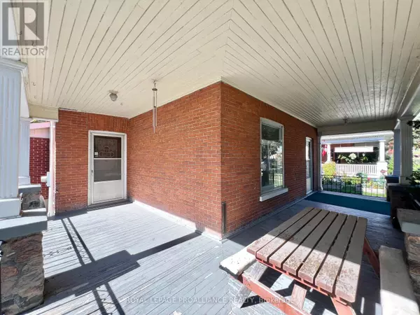 Belleville (belleville Ward), ON K8N3H9,282 GEORGE STREET