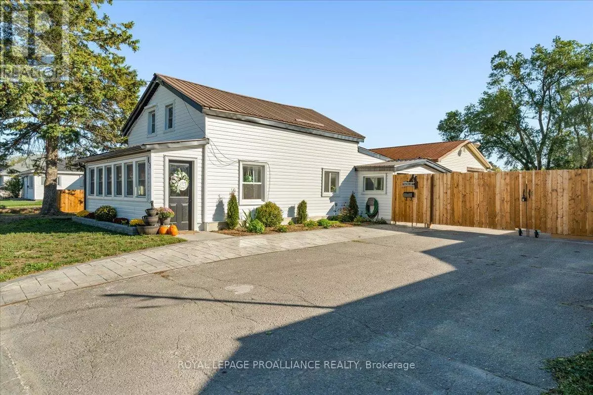 Belleville (belleville Ward), ON K8N4W4,17 CENTRE STREET