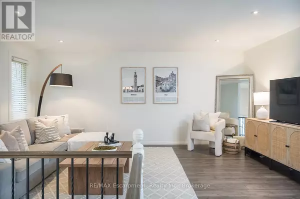 Hamilton (stoney Creek Mountain), ON L8J1J1,45 AMBERWOOD STREET