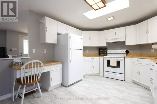 South Huron (stephen), ON N0M1T0,313 PINETREE LANE