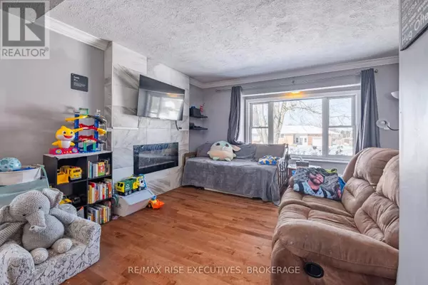 Kingston (west Of Sir John A. Blvd), ON K7M3G8,20 ELIZABETH AVENUE