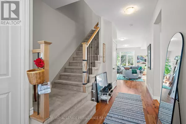 Kingston (city Northwest), ON K7P0N2,927 BLOSSOM STREET