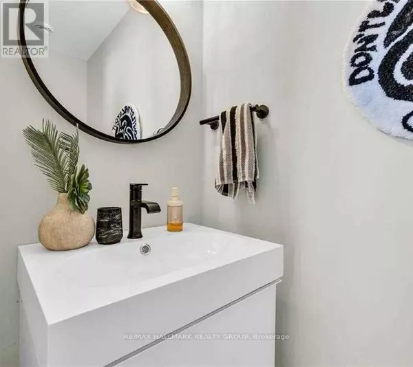 Ottawa, ON K2A0B3,359 WHITBY AVE #B1