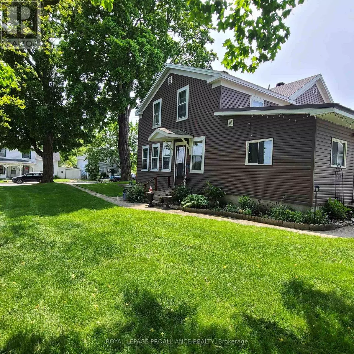 Prescott, ON K0E1T0,634 HENRY STREET W