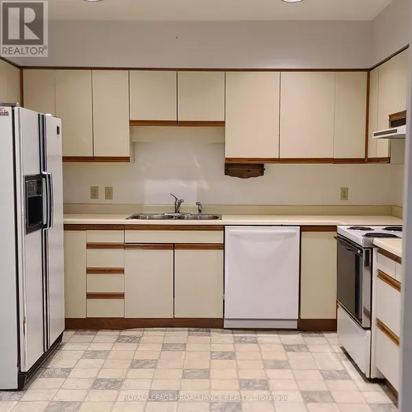 Prescott, ON K0E1T0,634 HENRY STREET W