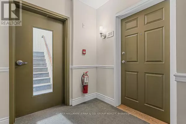 Ottawa, ON K2T0J2,140 Guelph Private #201