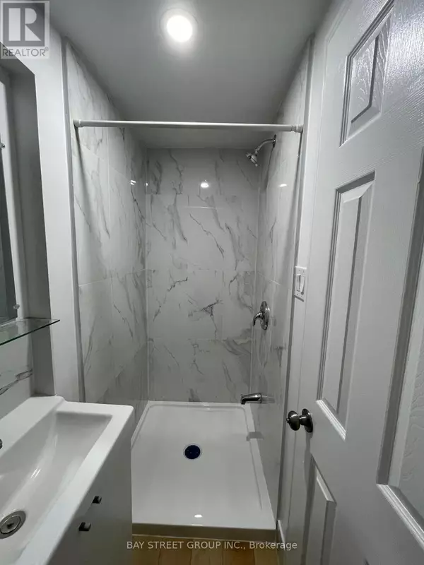 Niagara Falls (dorchester), ON L2G1X1,5720 PEER STREET