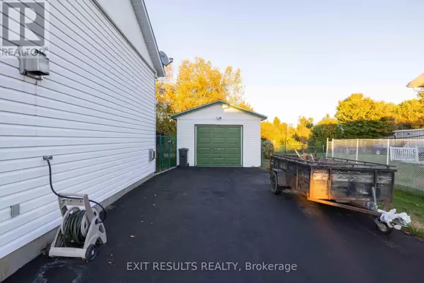 Alfred And Plantagenet, ON K0B1A0,565 BOLT ROAD