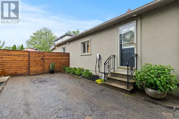 St. Catharines (port Dalhousie), ON L2N5L4,9 SHELLEY AVENUE