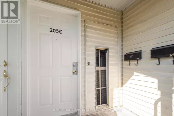 Ottawa, ON K2G4P2,205 Woodfield DR #C