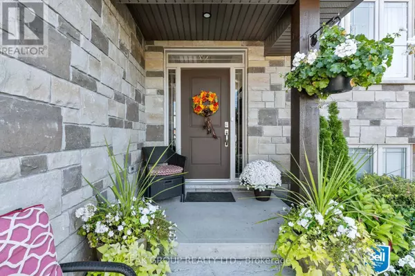 Welland (n. Welland), ON L3C0H3,398 AQUEDUCT STREET